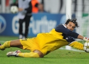 开云体育-萨拉赫完美演绎，英格兰新星绝杀拜仁，一场定义时代的双线传奇