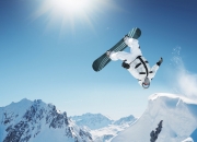 开云体育中国官网-银箭孤勇，汉密尔顿独擎危局，阿斯顿马丁毫厘间险胜索伯