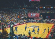 开云体育入口-赛道上的逆袭，哈斯鏖战梅赛德斯，维斯塔潘率队登顶