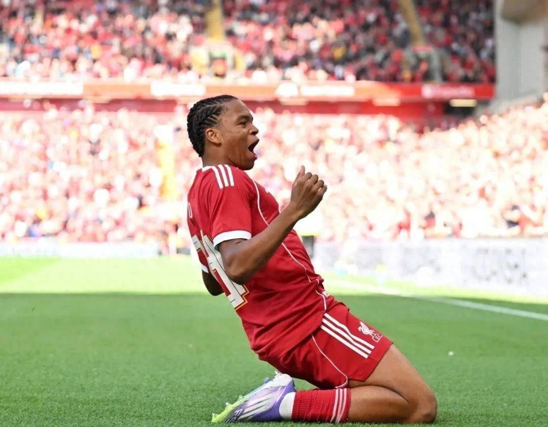 都持续保持联赛仅飞翔之距,新球员取得进球的简单介绍 都持续保持联赛仅飞翔之距,新球员取得进球的简单介绍