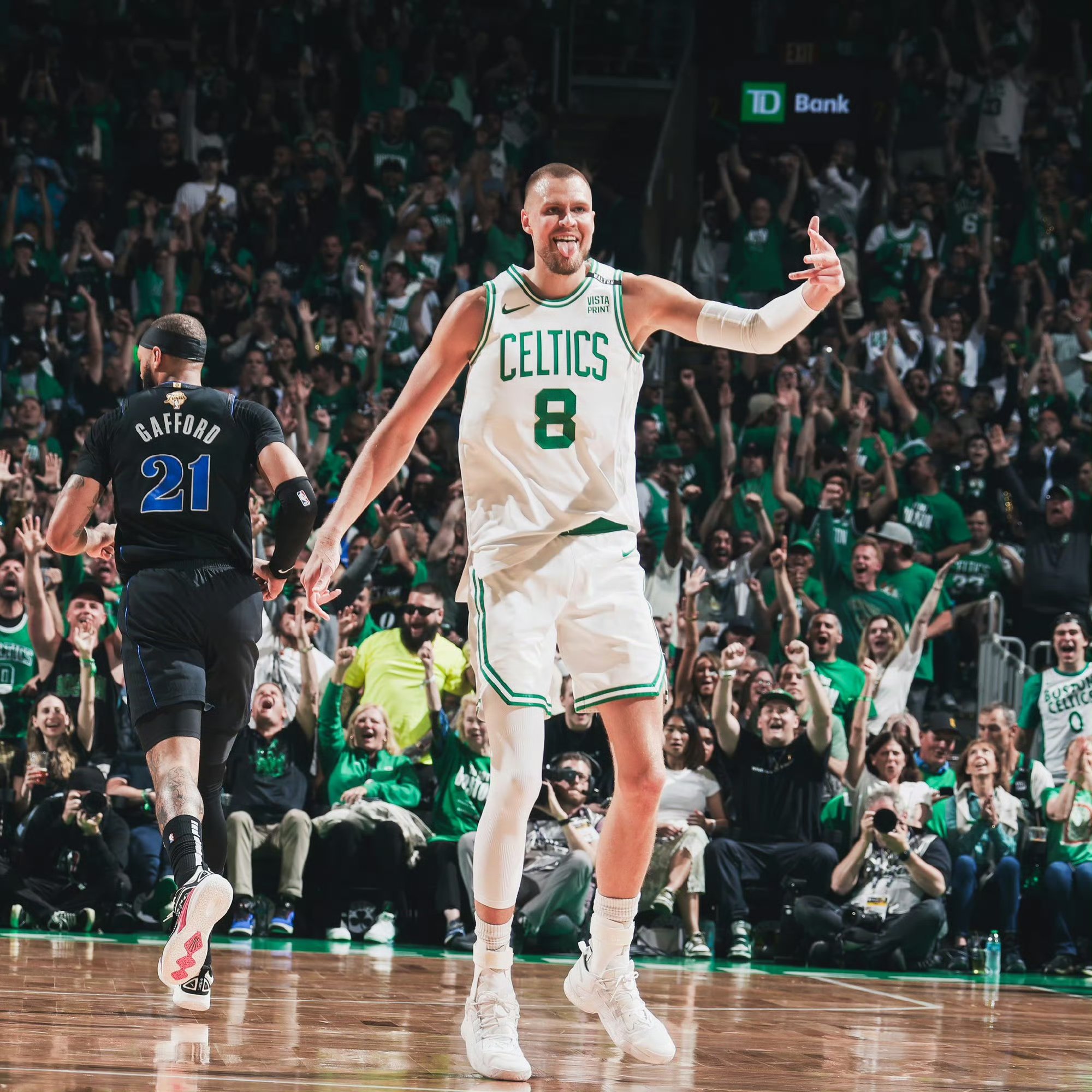 凯尔特人爆冷雷霆,波尔津吉斯爆发神勇的简单介绍 凯尔特人爆冷雷霆,波尔津吉斯爆发神勇的简单介绍