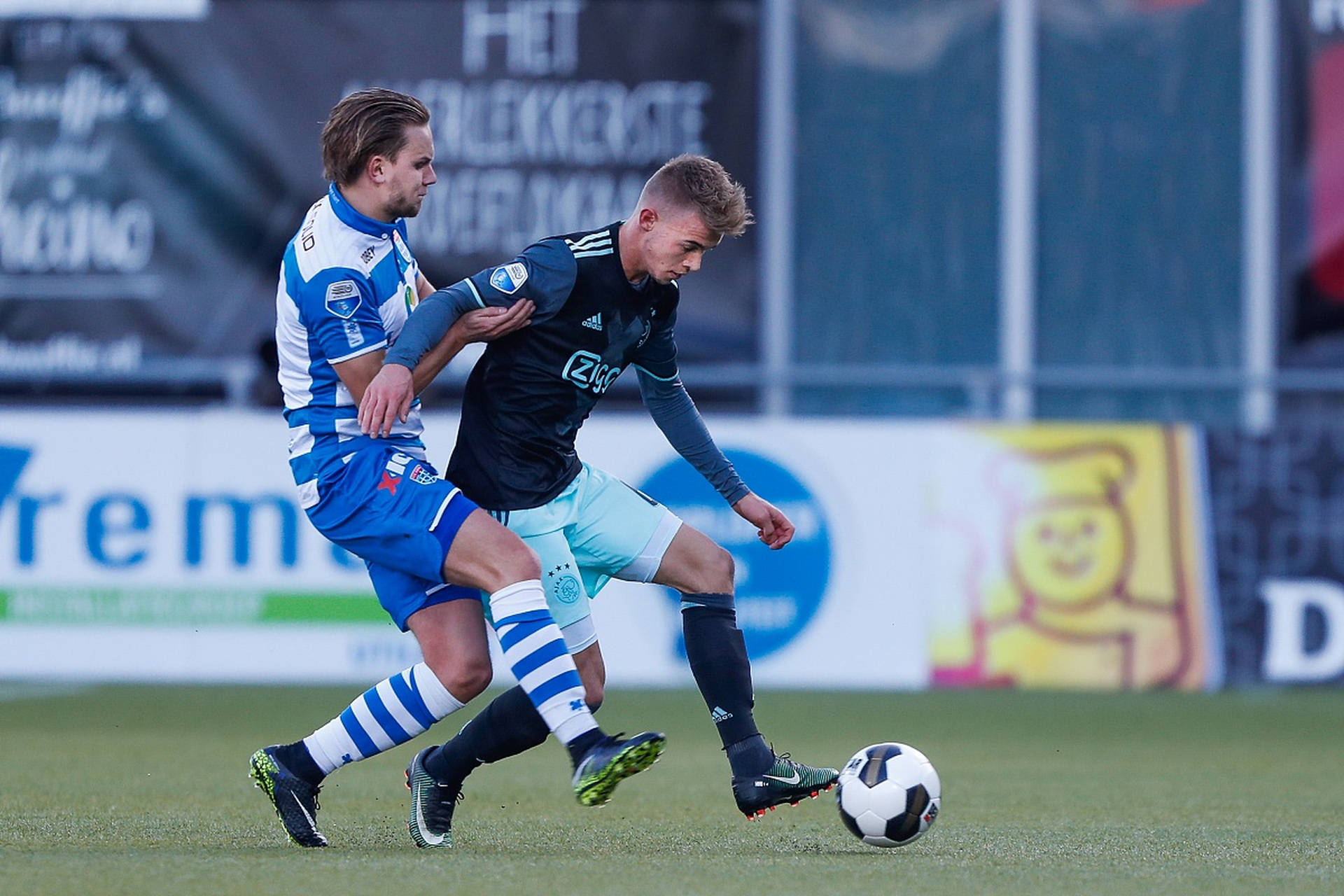 关于格拉茨球队强势进攻,摧毁对手防线的信息 关于格拉茨球队强势进攻,摧毁对手防线的信息