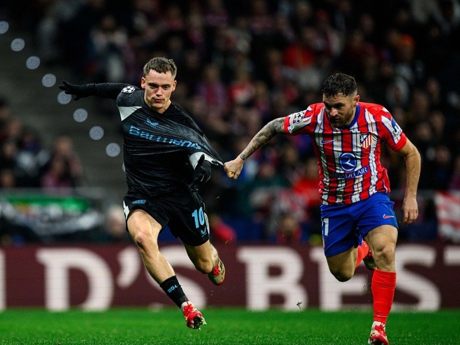 包含勒沃库森鏖战国际米兰，萨内点燃赛场的词条