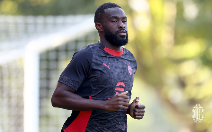 AC米兰主力球员恢复训练状态