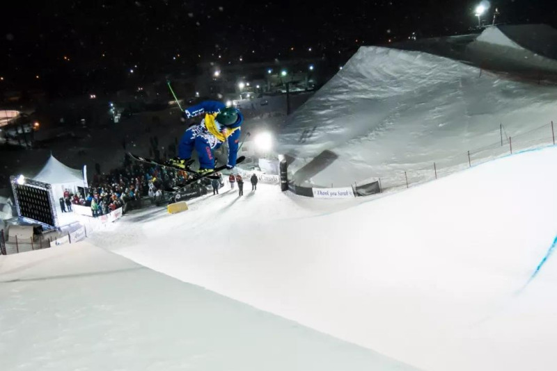 加拿大自由式滑雪选手斩获铜牌的简单介绍 加拿大自由式滑雪选手斩获铜牌的简单介绍