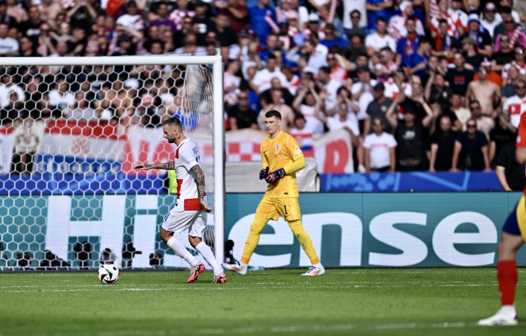 关于比利时队在激烈对决中夺取下一轮资格的信息