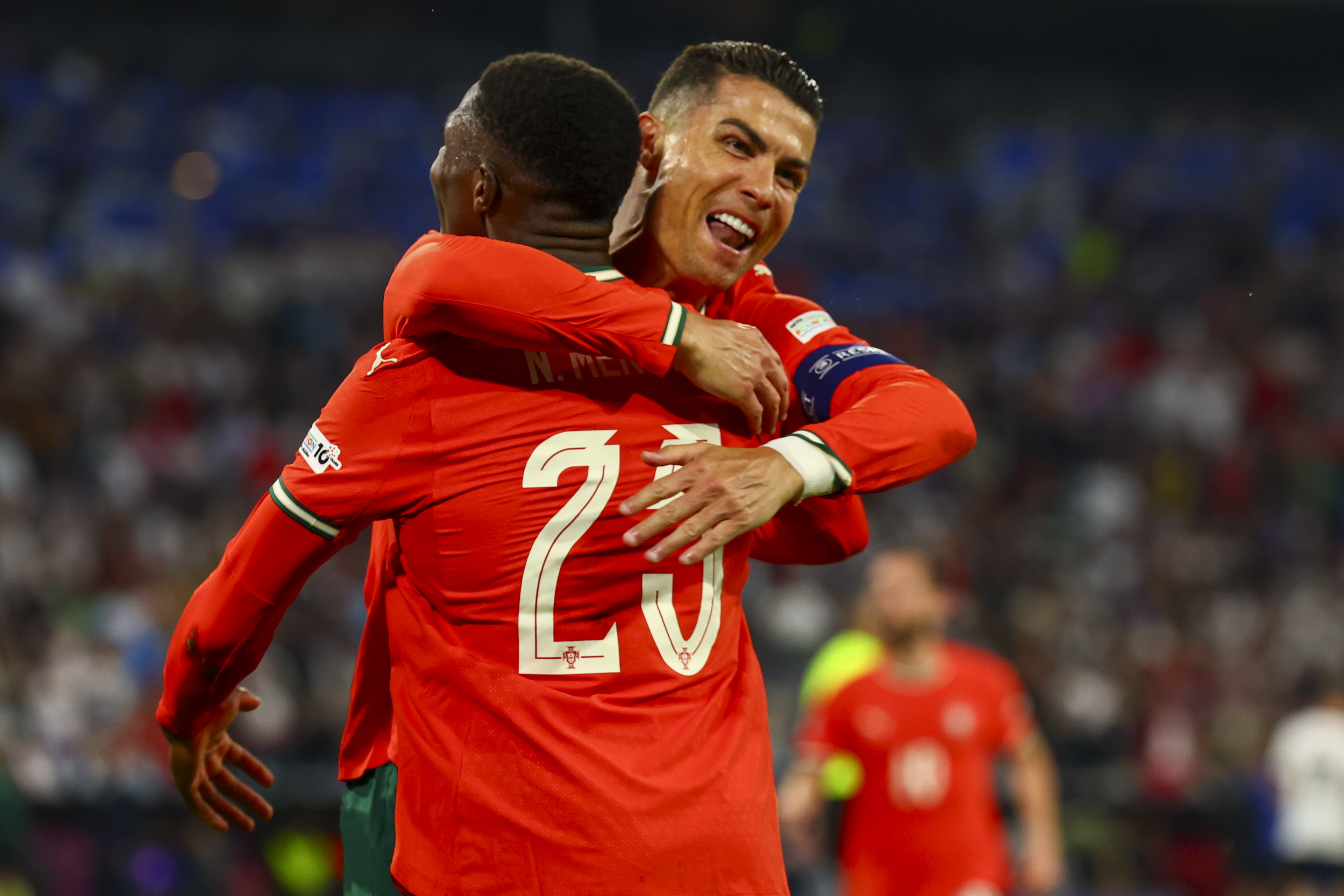 包含葡萄牙队登顶小组第一，欧预赛称霸之路开启的词条