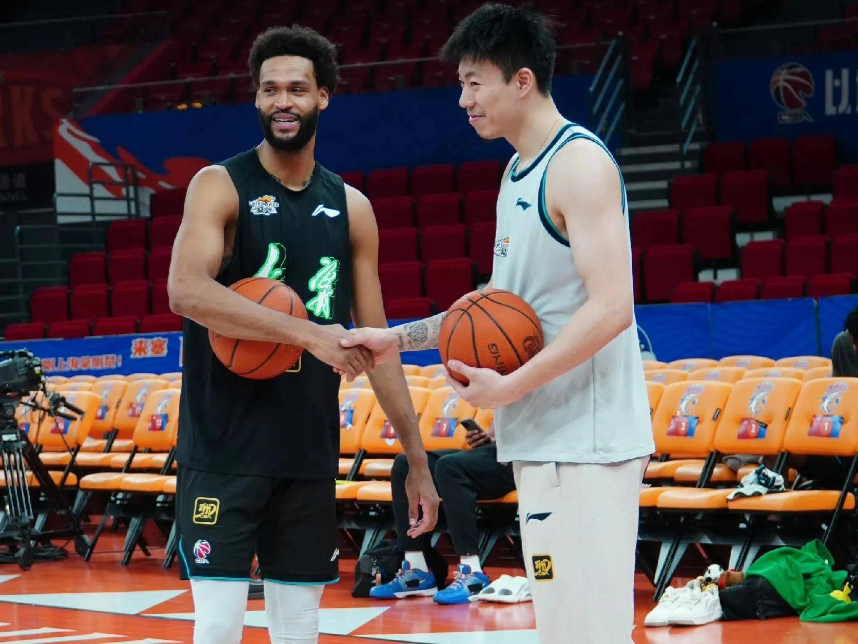 关于上海男篮力拼辽宁，胜负悬念备受期待的信息