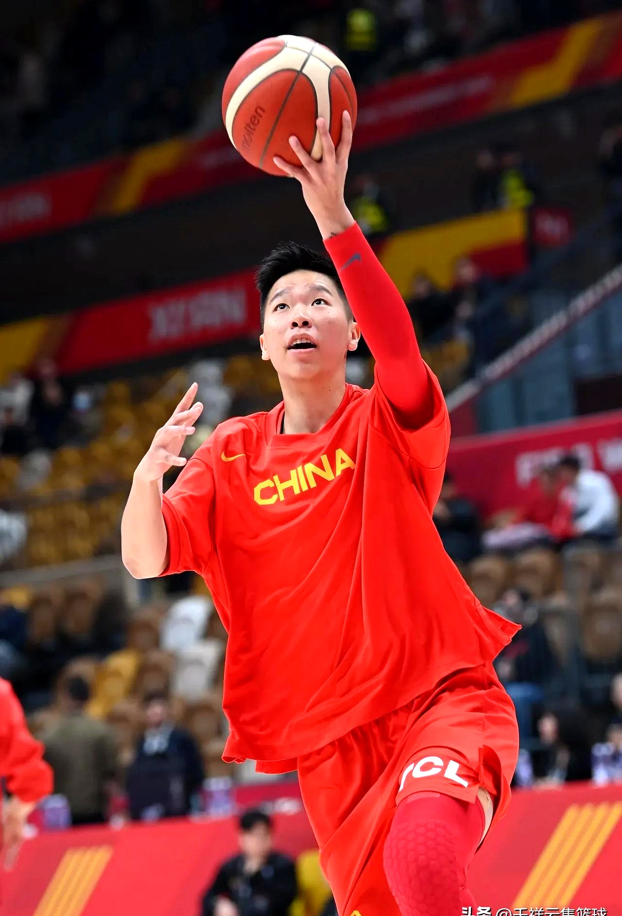 本土球队实力强劲,赢得国际篮坛掌声 本土球队实力强劲,赢得国际篮坛掌声