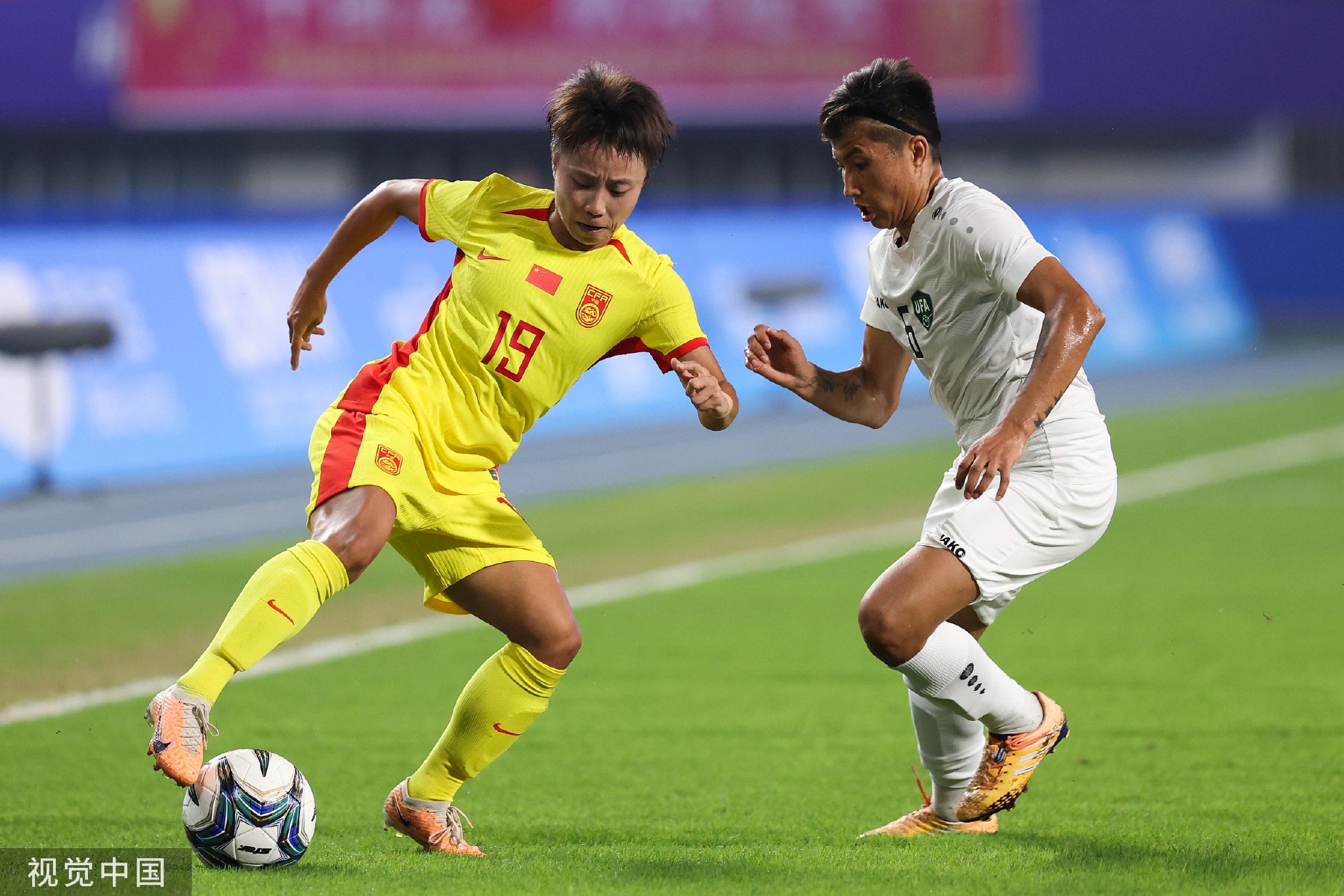 中国女足将参加国际赛事，备战精心