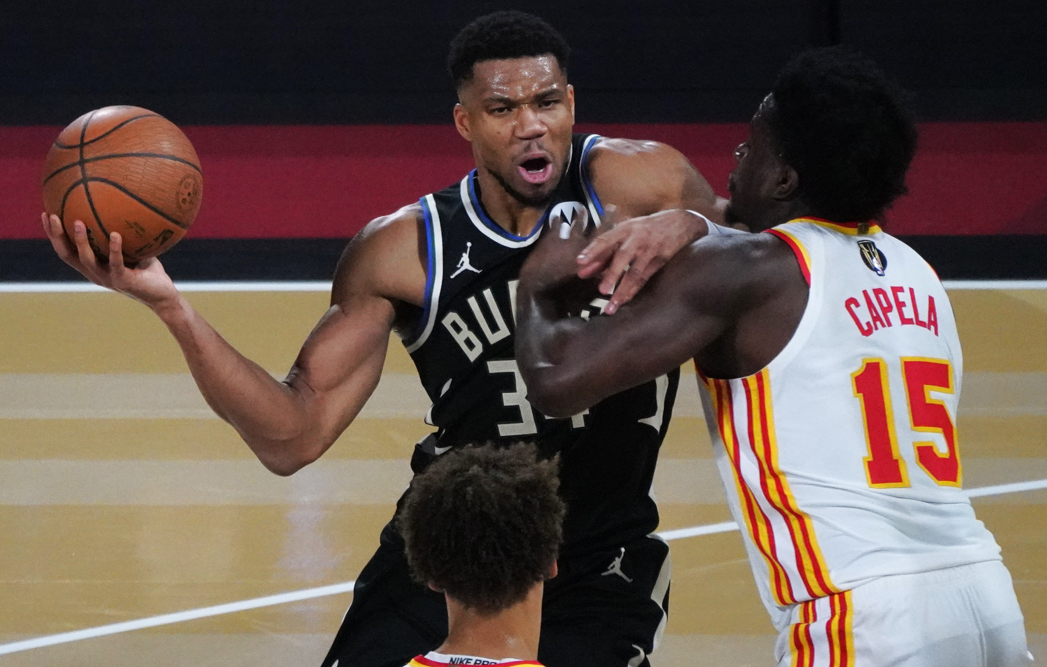 凯尔特人翻盘雄鹿，保罗一己之力扛起全队