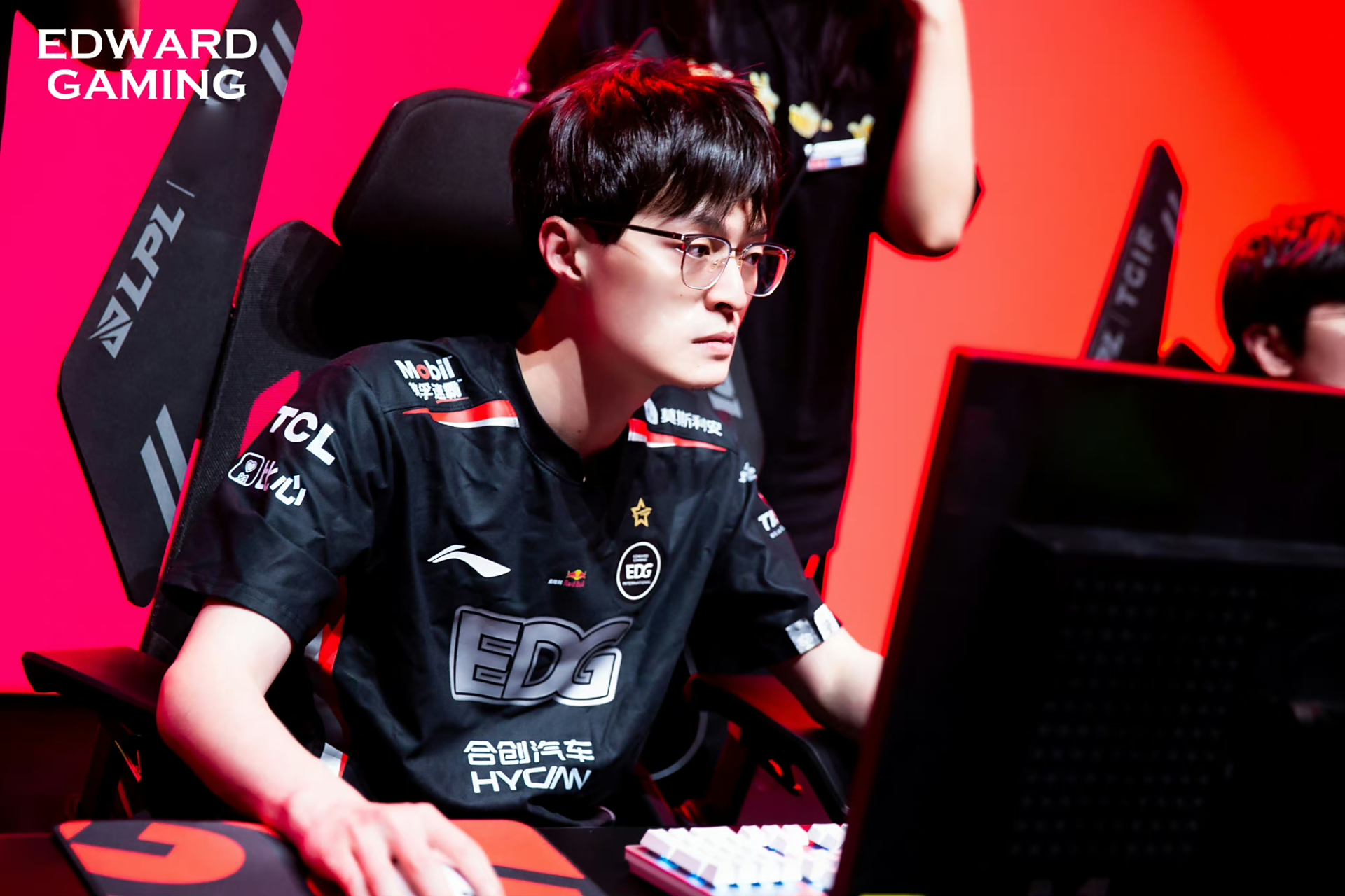 关于EDG强势DK，Doinb高光表现的信息