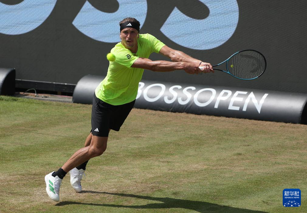 包含日本网球队力克德国网球队，兹维列夫打破历史纪录的词条