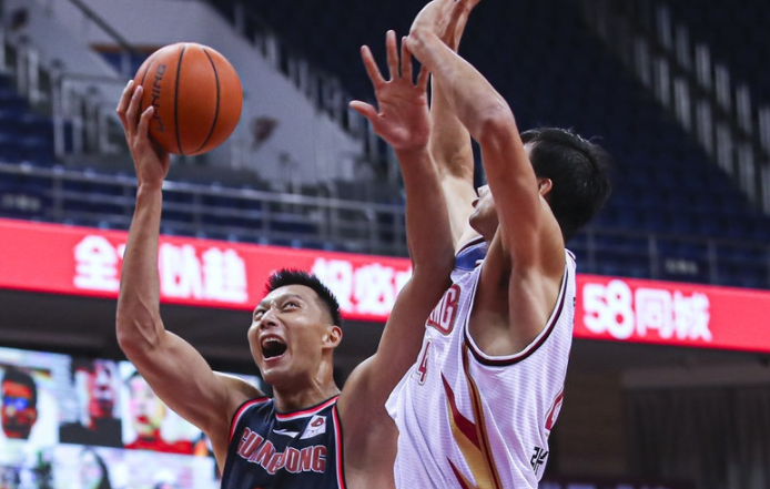 步行者碾压灰熊，易建联刷新纪录的简单介绍