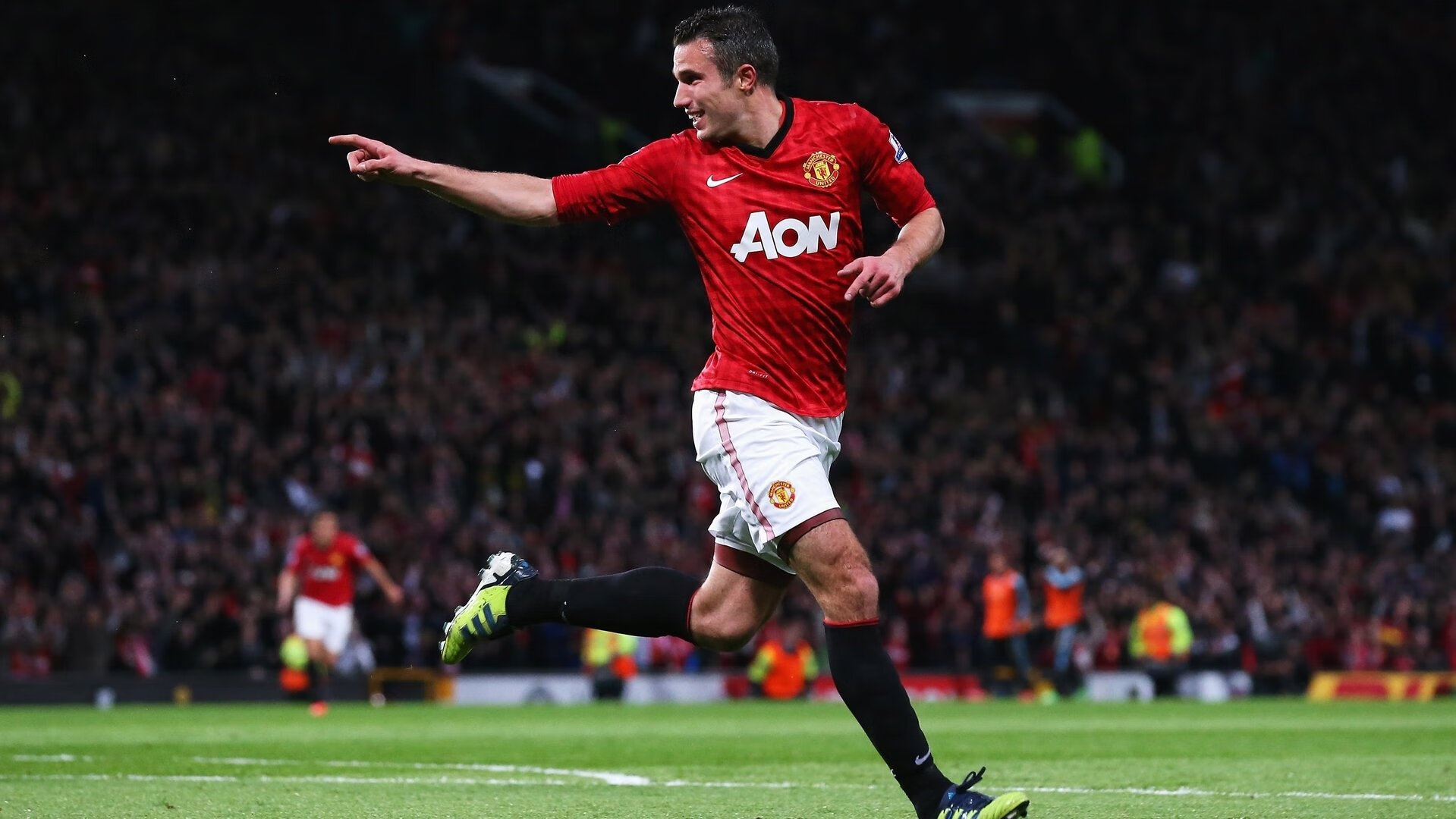 赛道与球场，塔图姆的压制级表现与F1争冠之夜的奇妙共鸣