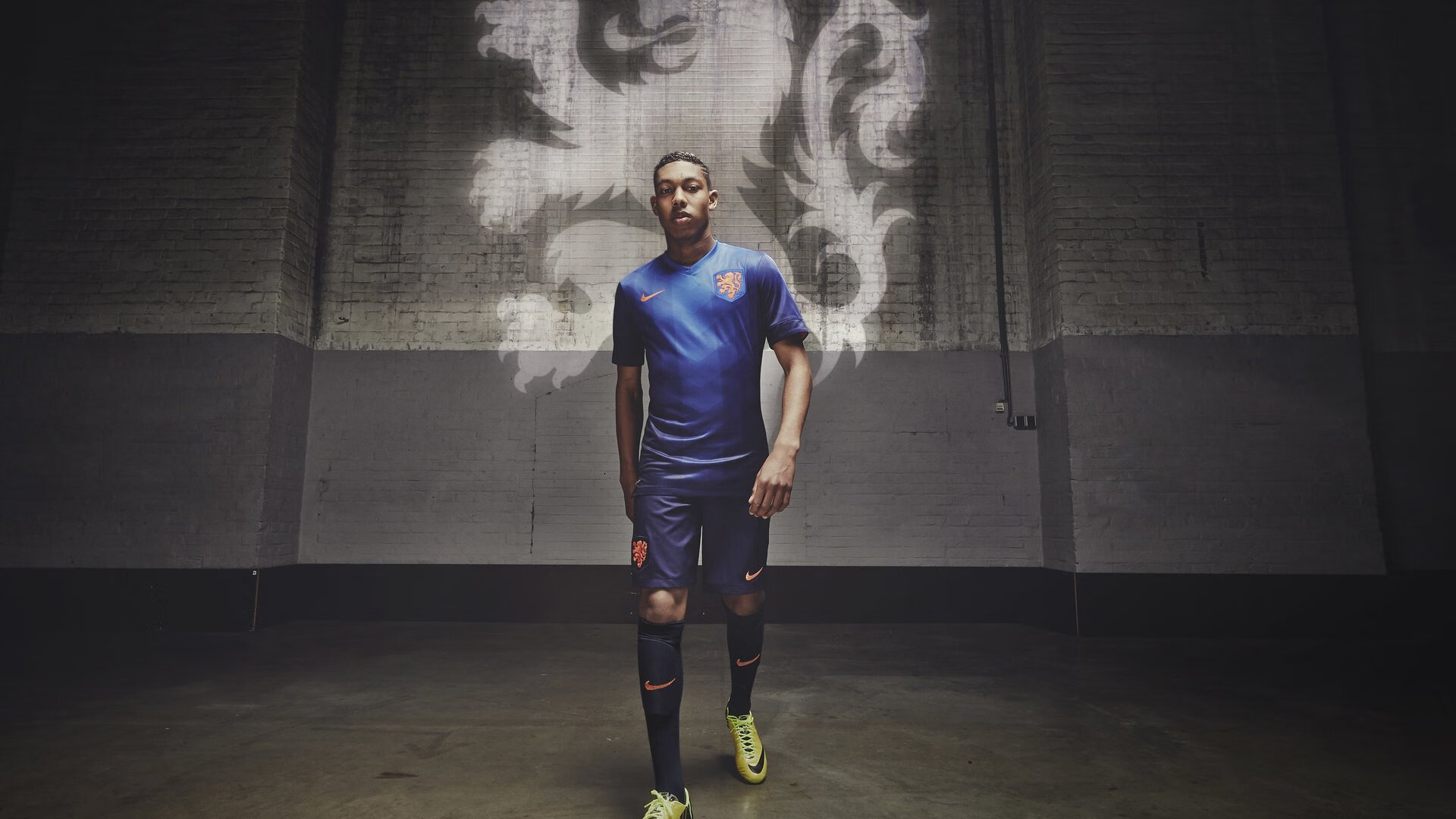 绿茵场上的双重奏，乌拉圭铁血征服，金玟哉逆境重生